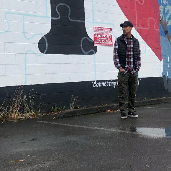 Meet your Posher, Josh - Picture 1 of 3